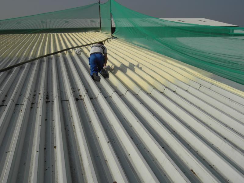 Industriedach von oben gedämmt